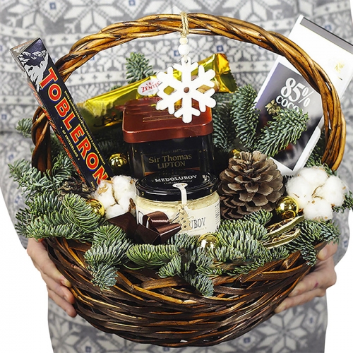 Новогодняя подарочная корзина "Елочка"